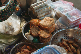 传统美味小吃摊