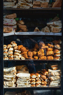 面包糕点整齐陈列展示架