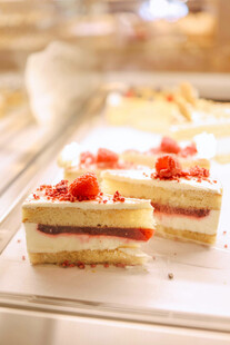 美味草莓夹心蛋糕