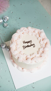 粉色生日蛋糕