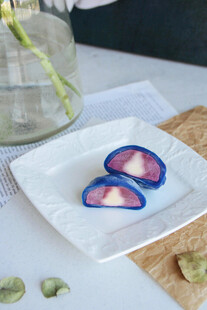 精致双色糕点摆盘