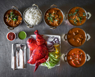 多样美味印度菜肴陈列