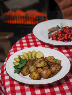 户外烧烤美食摆盘展示