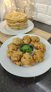 美味菜肴与煎饼摆盘展示