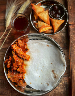 印度传统美食拼盘