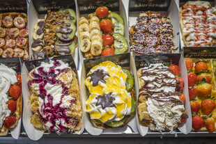 多样美味沙拉整齐陈列