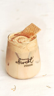 美味咖啡配饼干