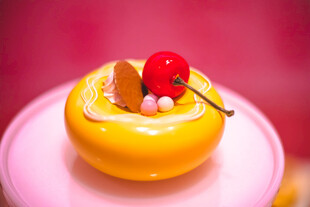 精致黄桃造型甜点