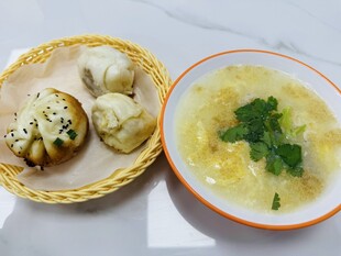 生煎与蛋花汤美食组合