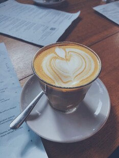 精致拉花拿铁咖啡