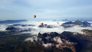 空中滑翔赏壮丽山峦云海