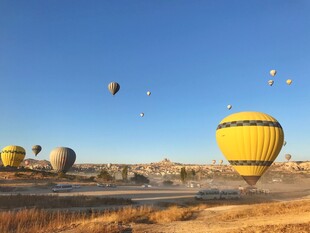 卡帕多西亚的多彩热气球