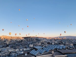 卡帕多西亚上空的热气球景观