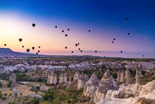 卡帕多西亚的梦幻热气球景观