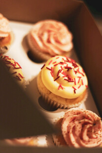 美味多彩纸杯蛋糕诱人