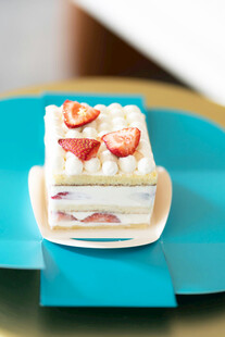 草莓夹心美味蛋糕