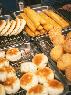 多样美味油炸点心