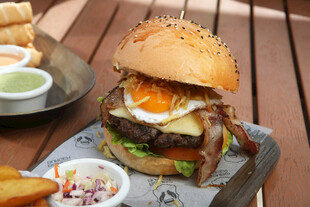 美味汉堡套餐诱人呈现