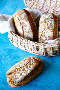 篮子里的美味手工面包