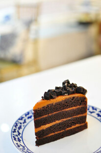 美味巧克力蛋糕切片