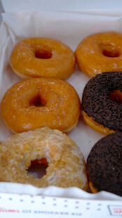 多样美味甜甜圈展示