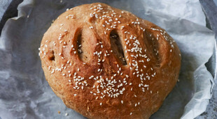 撒芝麻的美味圆面包