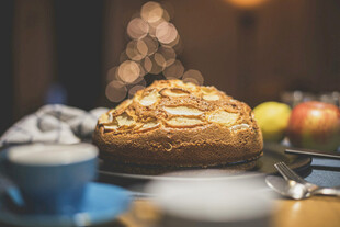 美味面包与温馨氛围感