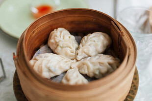 竹笼里的美味特色小笼包
