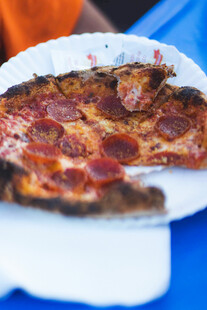 美味意大利辣味香肠披萨