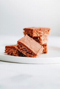 美味巧克力方块糕点