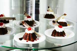 精致巧克力熔岩蛋糕展示