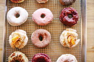 多彩美味甜甜圈诱人展示