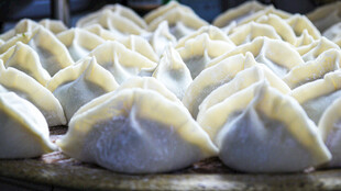 手工饺子整齐摆放