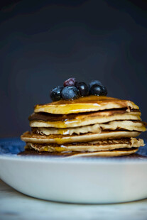 蓝莓蜂蜜松饼堆叠