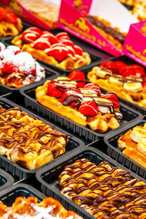 多样美味糕点展示