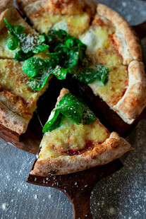 美味切片披萨诱人呈现