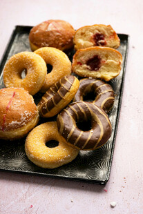 多样美味甜甜圈展示