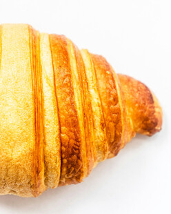 金黄酥脆牛角面包