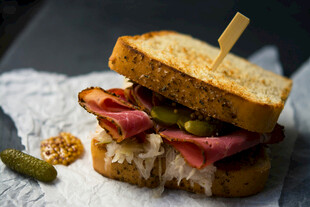 美味火腿三明治诱人呈现