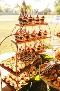 精美多层甜点展示架