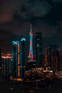 夜晚的七彩广州塔