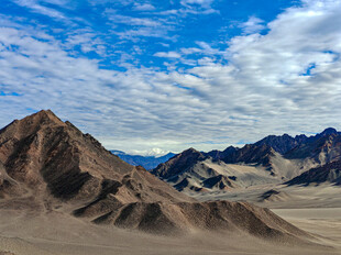 青海黑独山自然风光沙漠山脉天空