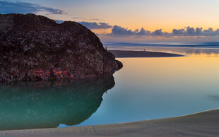 海边绝美日落倒影景观