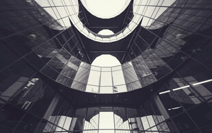 现代建筑内部穹顶景观