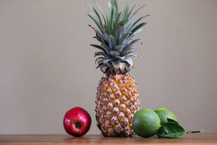 菠萝与苹果青柠静物组合