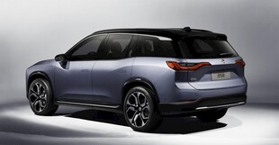 时尚银灰SUV汽车外观