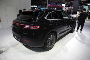 黑色酷炫车展SUV汽车
