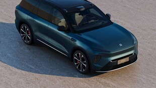 时尚蓝色电动SUV汽车