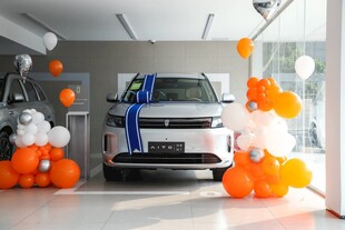 新车展示现场布置精美