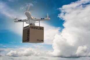 无人机空中运送包裹